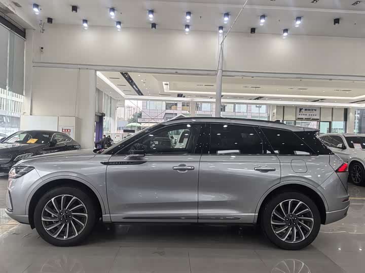 Photo 7 - Lincoln Corsair