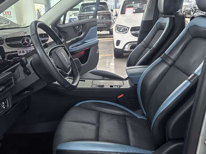 Photo 8 - Lincoln Corsair