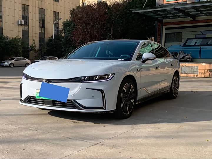 Фото 1 - Voyah Passion