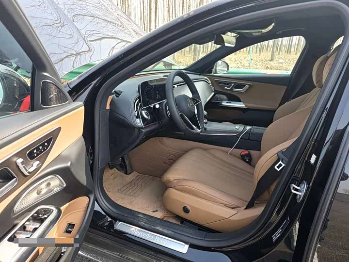 Photo 3 - Mercedes-Benz E-Class