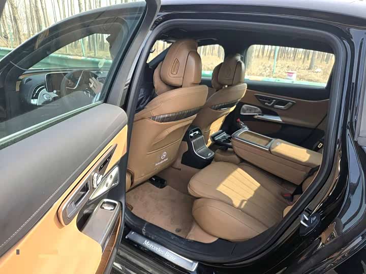 Photo 4 - Mercedes-Benz E-Class