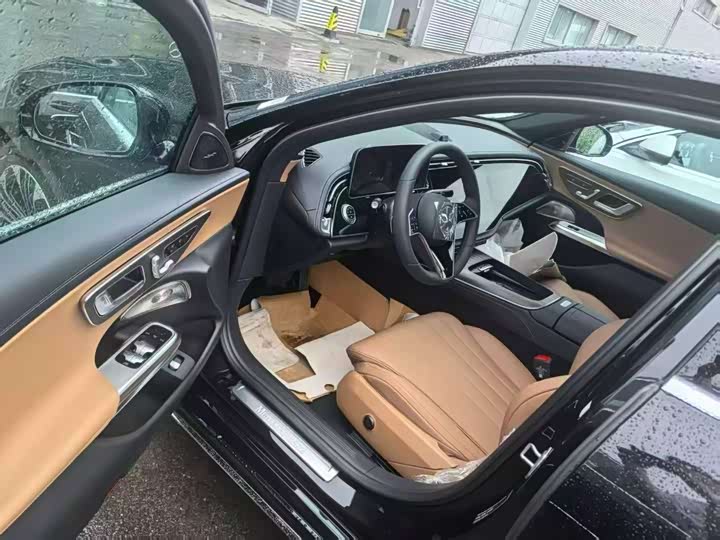 Photo 5 - Mercedes-Benz E-Class