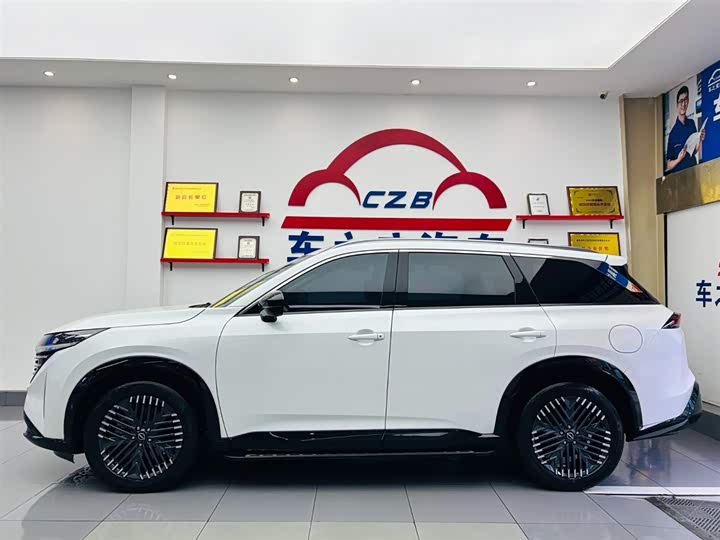 Фото 4 - Nissan Pathfinder