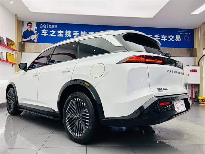 Фото 7 - Nissan Pathfinder