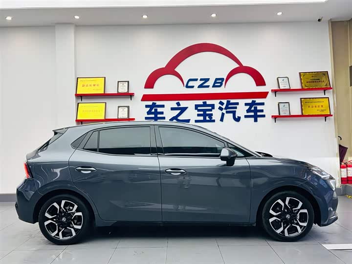 Фото 8 - MG Motor 4 EV