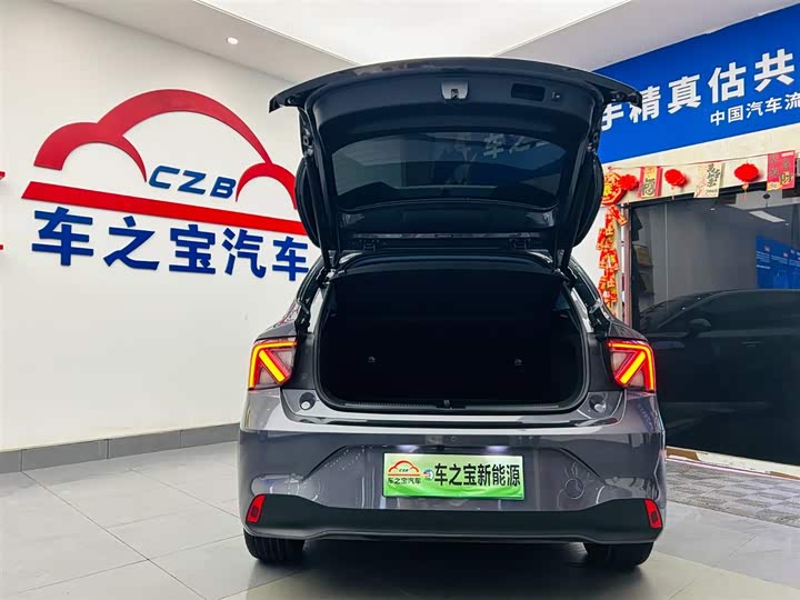 Фото 9 - MG Motor 4 EV