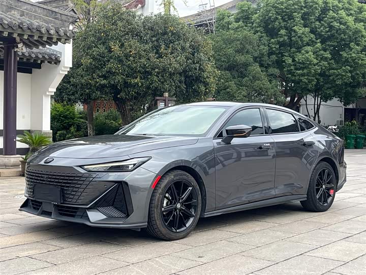 Фото 1 - Changan UNI-V