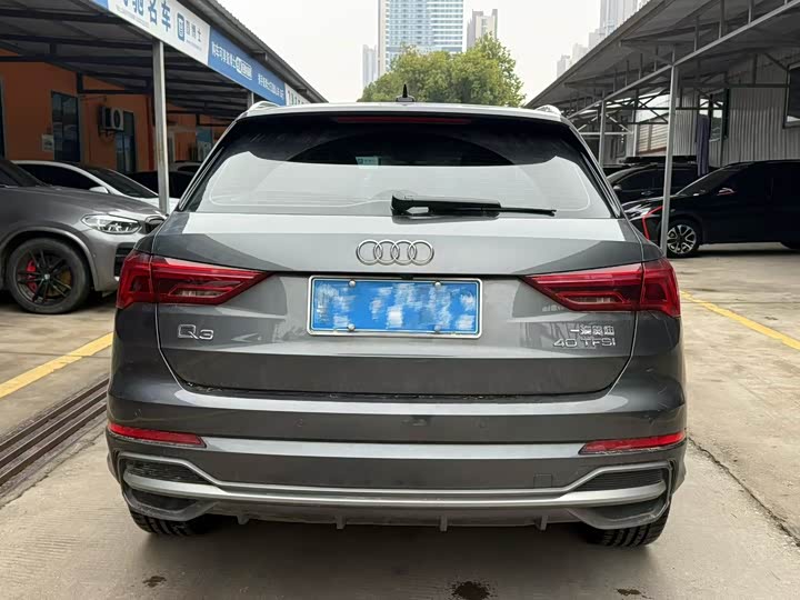 Photo 8 - Audi Q3