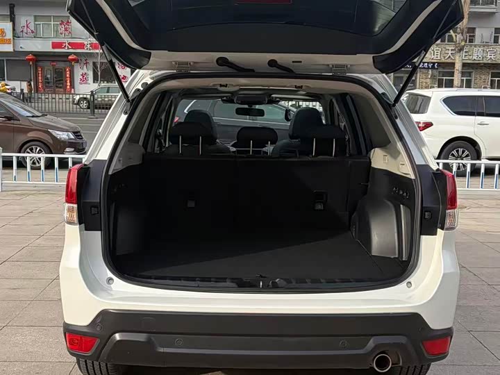 Фото 9 - Subaru Forester