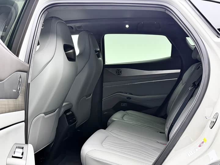 Фото 6 - Denza N7