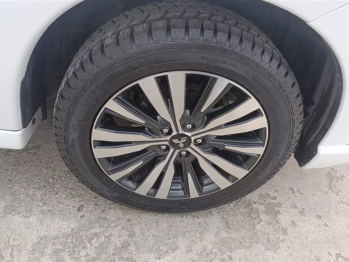 Фото 6 - Mitsubishi Outlander