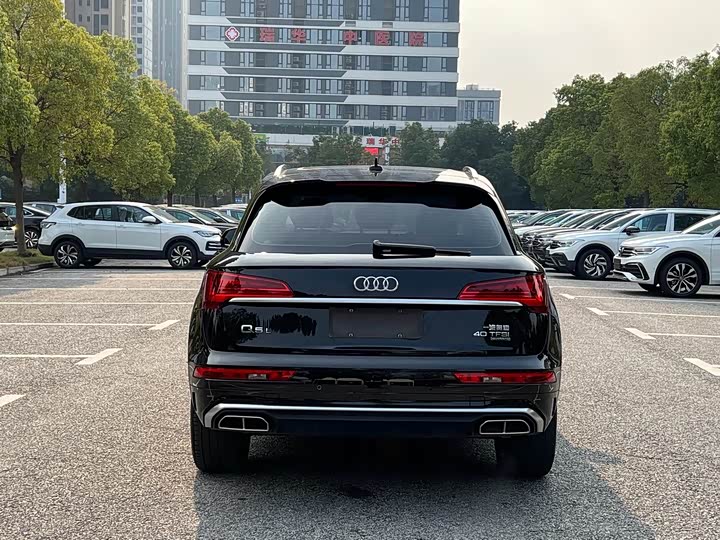 Фото 5 - Audi Q5L