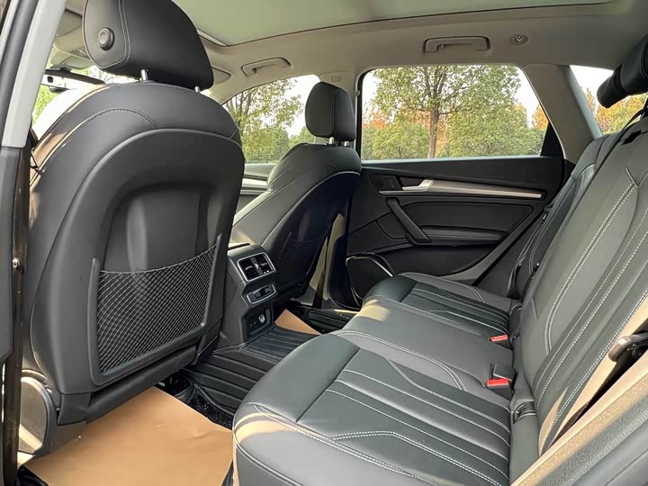 Фото 8 - Audi Q5L