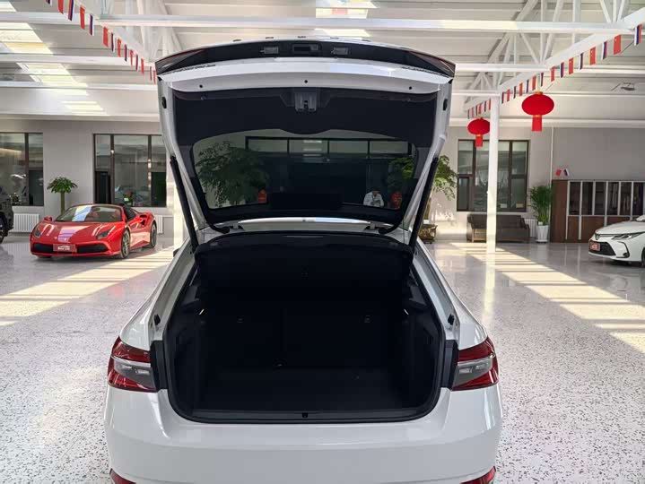 Фото 9 - Skoda Superb