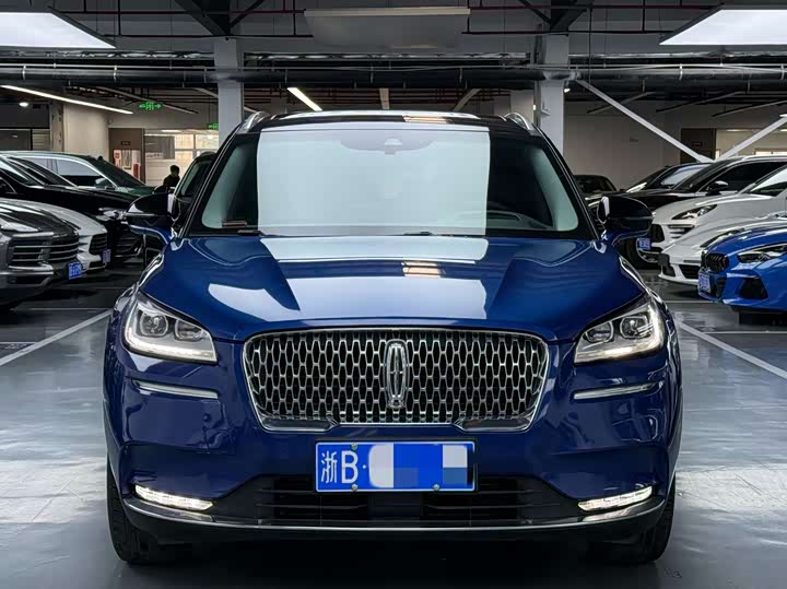 Фото 2 - Lincoln Corsair