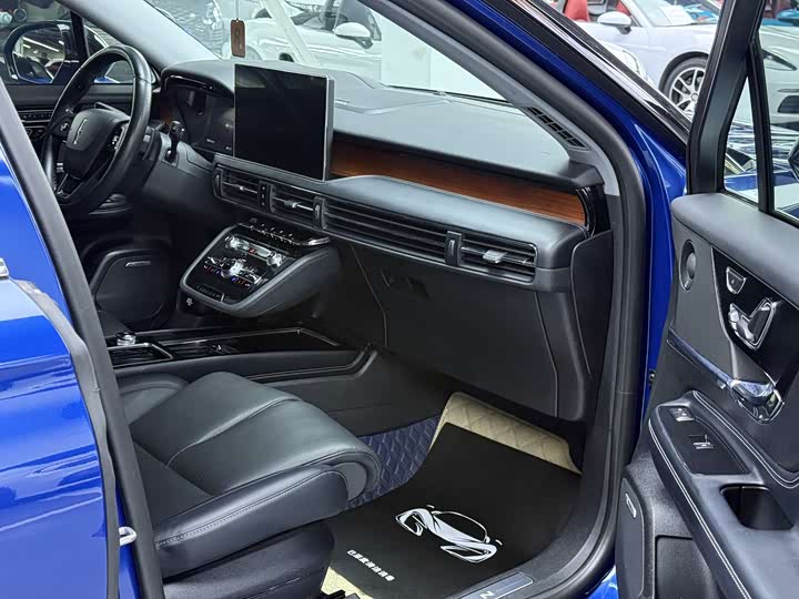 Фото 6 - Lincoln Corsair