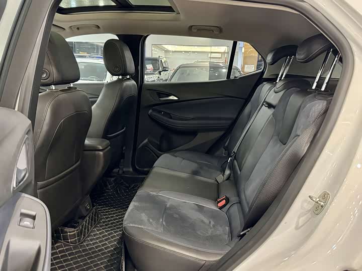 Фото 8 - Buick Encore GX