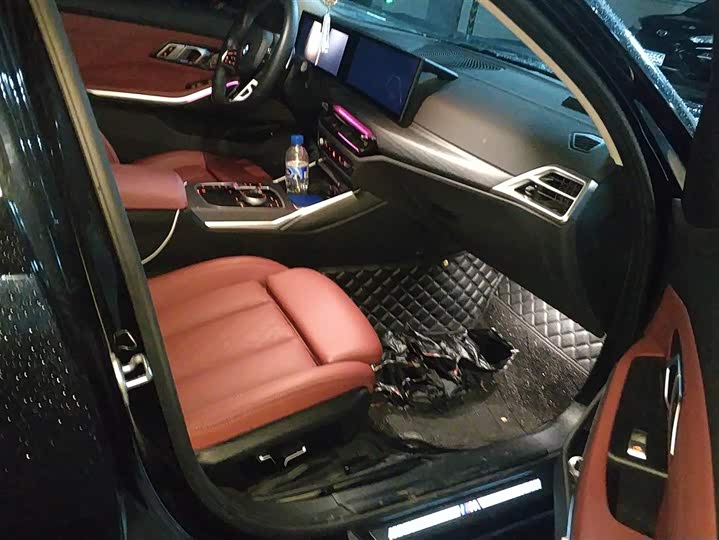 Photo 8 - BMW 3 Series