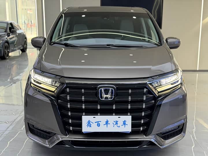 Фото 2 - Honda Elysion