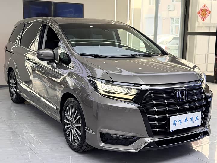 Фото 3 - Honda Elysion