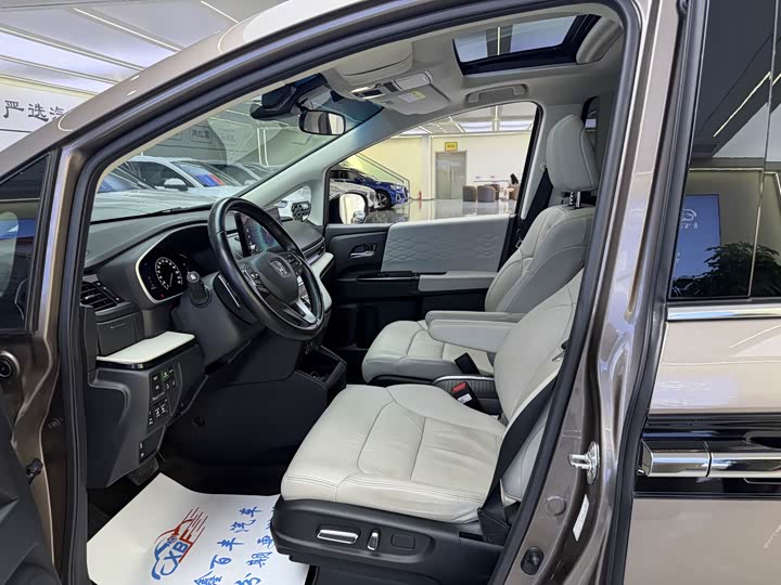 Фото 4 - Honda Elysion