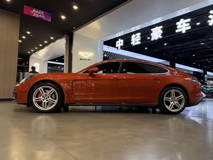 Фото 2 - Porsche Panamera