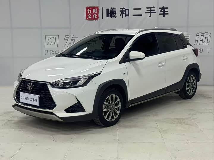 Фото 1 - Toyota Yaris L Hatchback