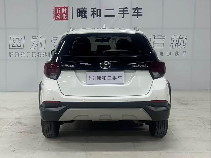 Фото 5 - Toyota Yaris L Hatchback