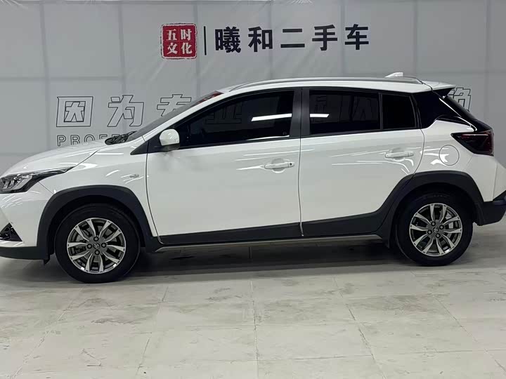 Фото 7 - Toyota Yaris L Hatchback