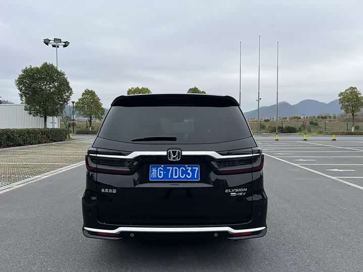 Фото 4 - Honda Elysion