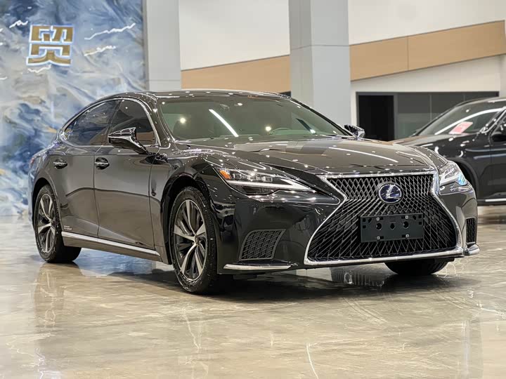 Фото 3 - Lexus LS