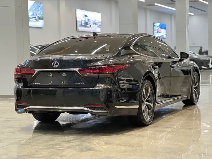 Фото 4 - Lexus LS