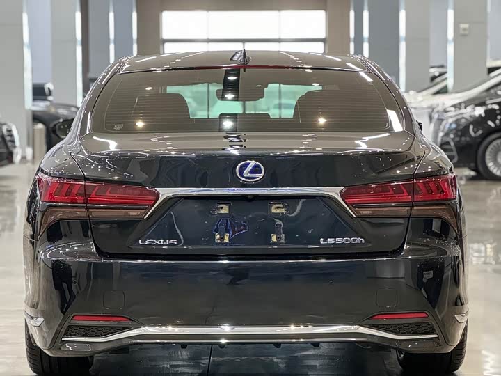 Фото 5 - Lexus LS