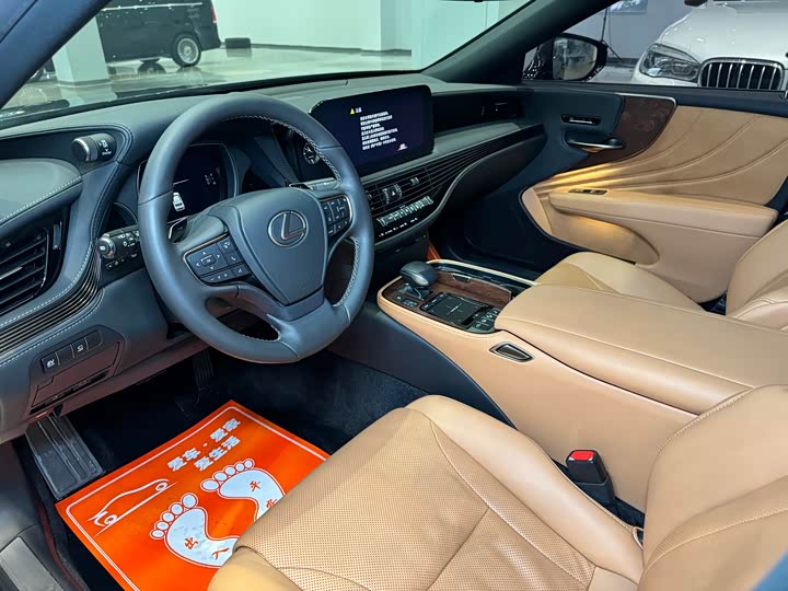 Фото 7 - Lexus LS