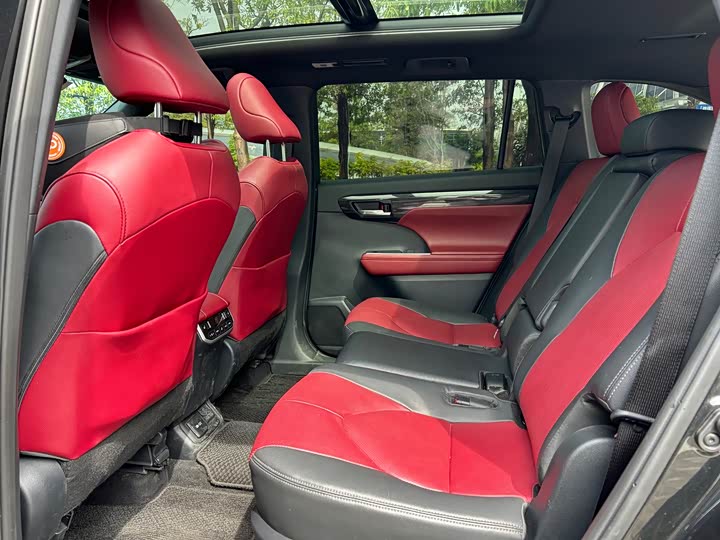 Фото 4 - Toyota Crown Kluger