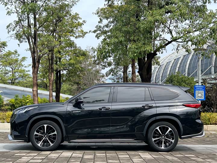 Фото 7 - Toyota Crown Kluger