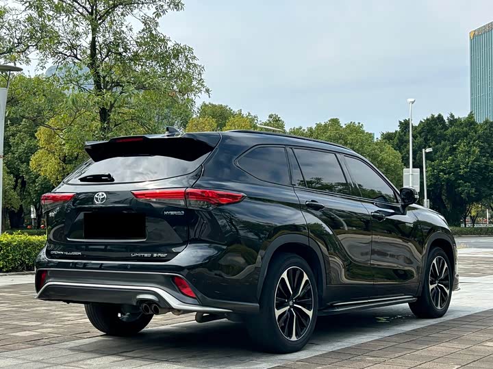 Фото 8 - Toyota Crown Kluger