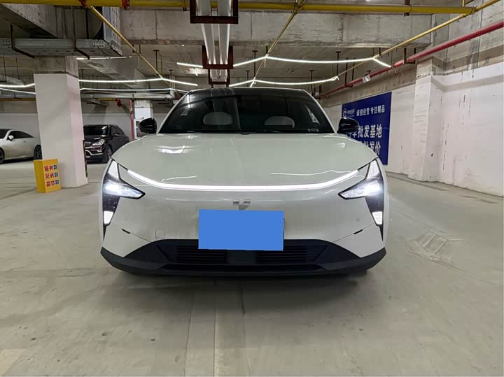 Photo 2 - Geely Jiyue 01