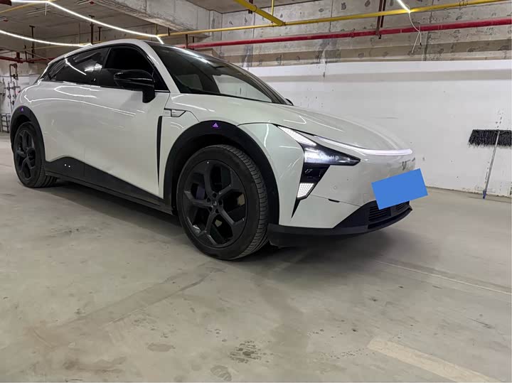 Photo 3 - Geely Jiyue 01