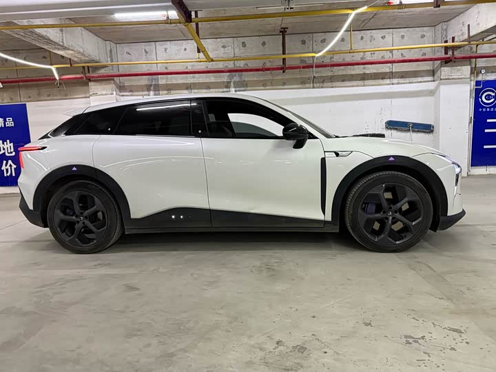 Photo 4 - Geely Jiyue 01