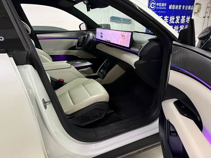 Photo 5 - Geely Jiyue 01