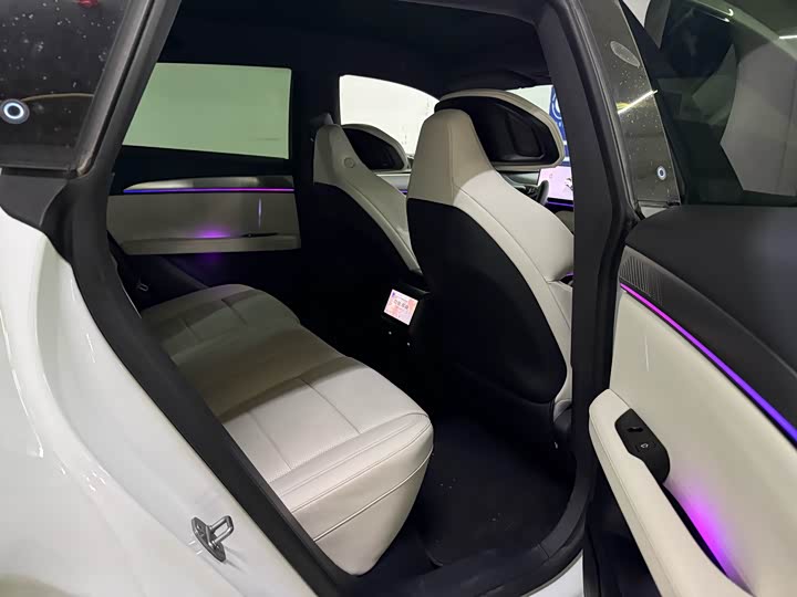 Photo 6 - Geely Jiyue 01