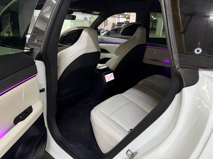 Photo 7 - Geely Jiyue 01