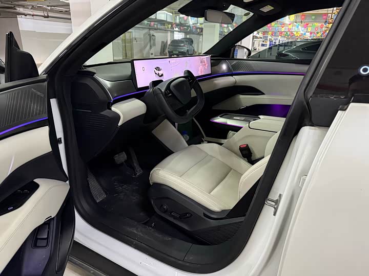 Photo 8 - Geely Jiyue 01