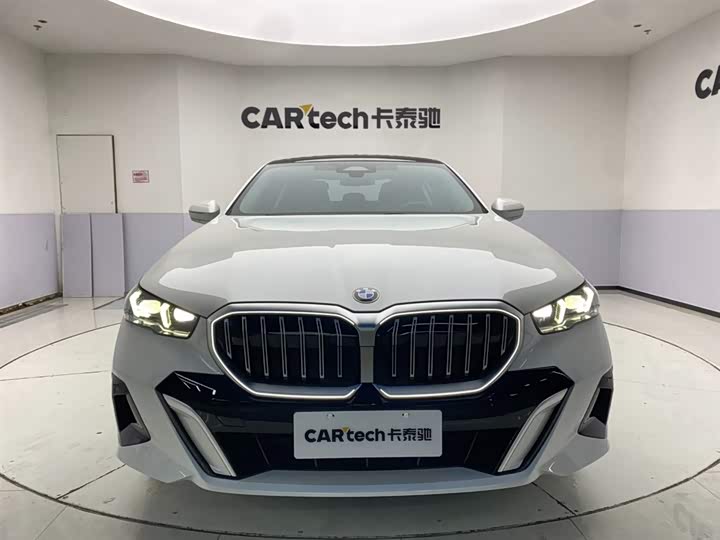 Фото 3 - BMW 5 Series