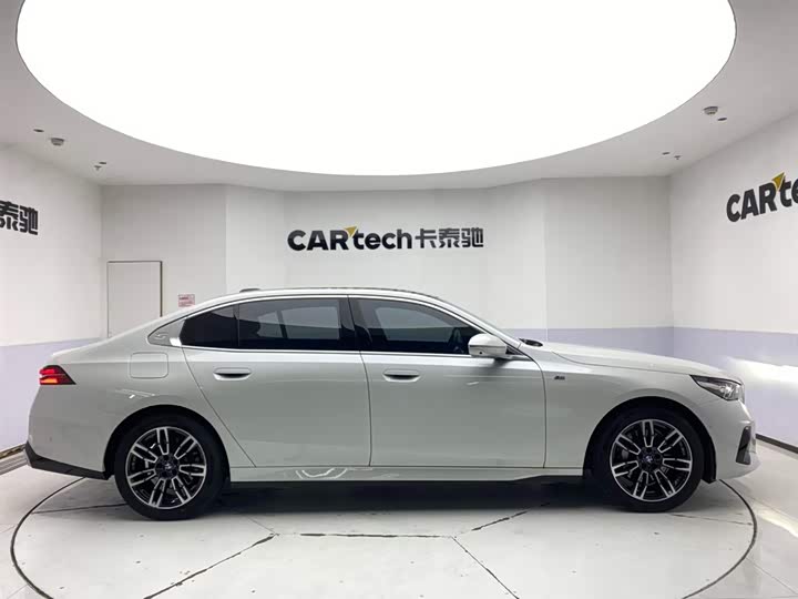 Фото 4 - BMW 5 Series