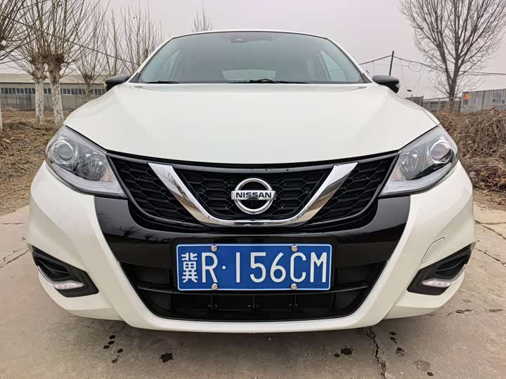 Фото 2 - Nissan Tiida