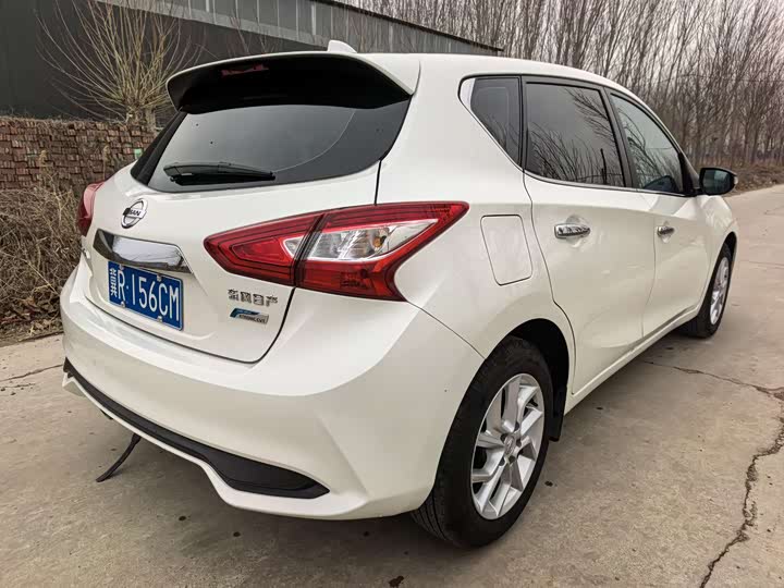 Фото 4 - Nissan Tiida