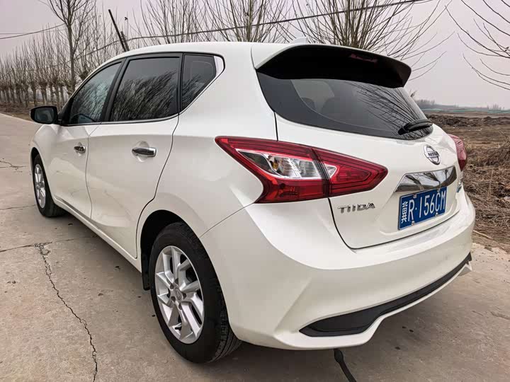 Фото 6 - Nissan Tiida