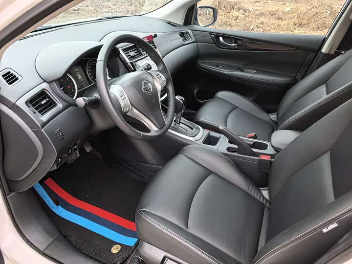 Фото 7 - Nissan Tiida